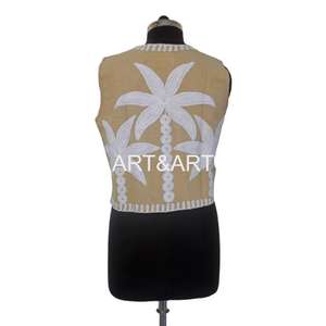 Chaqueta de Invierno para Mujer Hecha a Mano 100% Algodón con Bordado Suzani, Abrigo Corto de Tela TNT con Estilo y Diseño de Bata - Product Image 6