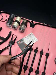 Alicates para extensiones de cabello de acero inoxidable de grado superior, Kit de herramientas con logotipo personalizado negro mate con caja rosa de hilo de cuentas - Product Image 6