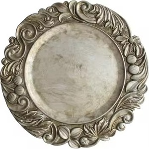 Ensemble d'assiettes de chargeur gaufrées marron design avec finition antique pour une table à manger élégante et une table de fête - Product Image 2