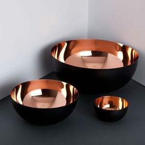 Bol de service en laiton écologique poli à la perfection offrant une finition lustrée pour des présentations élégantes de table à manger et une utilisation en fête - Product Image 2