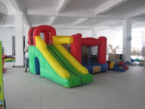 Castillo Inflable de Nailon Combinado con Toboganes para Niños, para Parques de Aventuras y Guarderías - Product Image 1