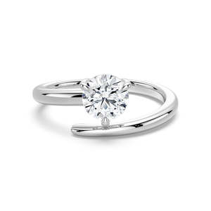 Bague solitaire élégante en argent sterling avec moissanite taille ronde - Product Image 5