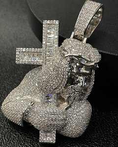 Colgante Religioso con Diamante Moissanite de Corte Redondo con Imagen de Jesús para Unisex, Plata de Ley 925, Joyería Fina, Colgantes y Dijes - Product Image 1