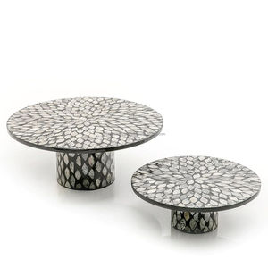 Soporte de pastel de nuevo diseño con incrustaciones de hueso de alta calidad con soporte de pierna de hierro soporte de pastel con incrustaciones de resina a precio asequible de LUXURY CRAFTS - Product Image 3