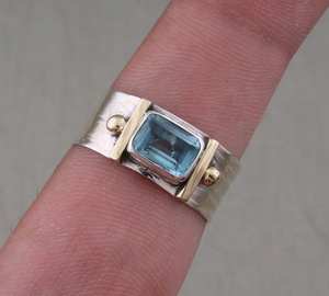 แหวนแต่งงานเงินแท้ 925 ชุบทองคำขาว ประดับพลอยบลูโทแพซทรงบาแกตต์ ดีไซน์เรียบหรูแบบคลาสสิก - Product Image 1