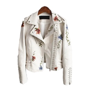 Blouson Moto Femme 2026 en Cuir Véritable Noir avec Broderie Florale, Fermeture Éclair, Coupe Courte, Col Rabattu, Manches Longues - Product Image 2