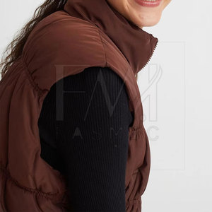Color sólido Cremallera gruesa Ambos lados Bolsillos Crop Top Chaleco 100% Material de poliéster Chaleco acolchado para mujer con etiqueta privada - Product Image 4