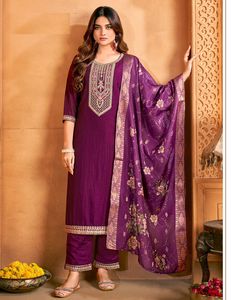 Vente en gros indienne et fabrication de Salwar Kameez en soie Vichitra lourde avec collections de robes traditionnelles à bas prix pour costume de femme - Product Image 4