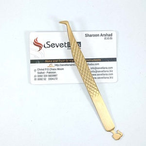 Pinces à épiler professionnelles tendance en acier inoxydable couleur or, pointe inclinée, tête élégante, manche personnalisable - Product Image 1