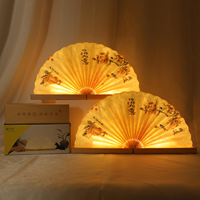 Lampe de table pliable en papier en forme d'éventail 2026, Veilleuse d'ambiance, Cadeau de Noël, Cadeau créatif, Vente en gros, Cadeaux d'entreprise
