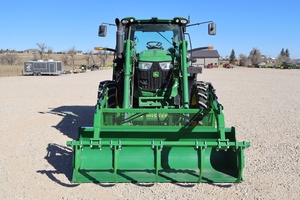 รถแทรกเตอร์ล้อยาง 2014 6140R MFWD  4WD พร้อมที่ตักด้านหน้า รถแทรกเตอร์อเนกประสงค์สำหรับฟาร์ม  ห้องโดยสารแบบปิด  เครื่องจักรกลการเกษตร - Product Image 2