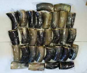 Navire à boire en corne d'animal artisanal rustique traditionnel tasse en verre en corne rustique pour les fêtes - Product Image 3