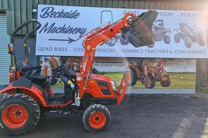 Tracteur à roues Kioti CS2510 très bien noté, 24 CV, mini-tracteur haute performance avec tondeuse à gazon, tracteur à gazon diesel compact - Product Image 4