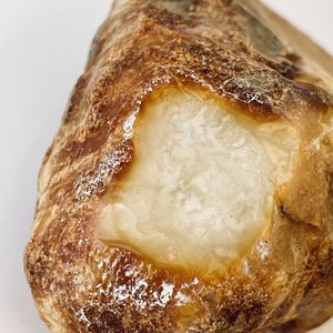 Piedra de Ámbar Báltico Genuino en Bruto, Trozo de Ámbar Natural Sólido de Polonia ~87x70x45mm 125g para la Fabricación de Joyas - Product Image 2