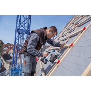 Sierra Circular Inalámbrica GKS 18V 57-2 con Hoja de Sierra de 165 mm, Profundidad de Corte de 57 mm, Alimentada por Batería, en Caja de Cartón - Product Image 2