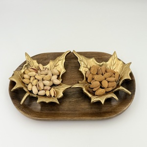 Nouveauté Bol décoratif pour fruits secs pour la décoration de Noël Design en feuille d'or en métal Design moderne et couleur or - Product Image 2