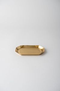 ถาดรองเสิร์ฟทองเหลืองทันสมัยพร้อมดีไซน์ล้ำลึกและชุบทองสำหรับเสิร์ฟที่ร้านอาหารและบ้าน - Product Image 5