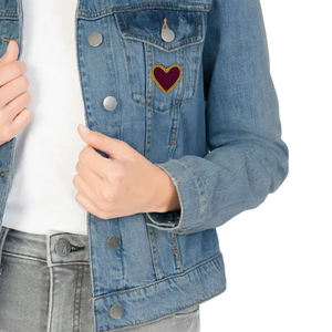 Veste en jean en coton tricoté sur mesure fabriquée en usine avec broderie et accessoires broches décoratifs en gros - Product Image 5