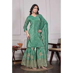 Salwar Kameez de Seda Dorada con Diseño de Lujo y Bordado Intenso, de Secado Rápido, Largo hasta la Rodilla, para Mujeres, Ideal para Fiestas y Mehendi Sangeet - Product Image 3