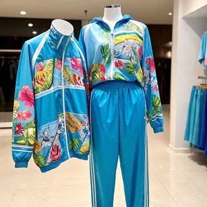 Chándal de nailon cortavientos para hombre al por mayor, conjunto de pantalones cortos de 2 piezas, ropa de calle reflectante, ropa deportiva de verano con logotipo personalizado OEM - Product Image 6