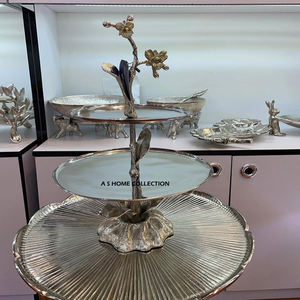Présentoir à gâteau brillant à feuilles dorées à 2 niveaux en métal brillant de forme ronde pour les fêtes de mariage disponible à un prix abordable - Product Image 6