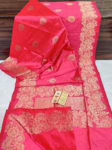 Sarees de seda brocados hechos a medida en tela base de color blanco y estampado dorado y patrones ideales para reventa por tiendas de telas - Product Image 4