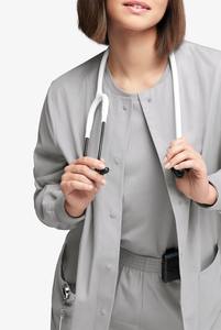 Blouse d'infirmière chaude avec fermeture à boutons-pression, deux grandes poches plaquées inférieures et une poche poitrine - Product Image 3