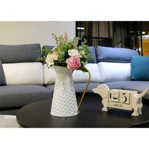 Florero de metal versátil Ideal para flores frescas Flores artificiales y más Disponible a precio al por mayor - Product Image 3