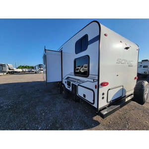 Disponible dès maintenant : Caravane compacte moderne en aluminium légère Sonics SN211VDB 2025 d'occasion avec cuisine coulissante, camping-car tout-terrain et salle de bain avec douche. - Product Image 3