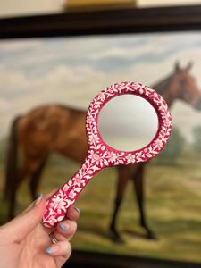 Miroir à main en résine avec finition lisse et brillante, parfait pour un usage quotidien, le maquillage ou des fins décoratives, ajoutant une touche élégante - Product Image 2