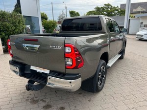 2021 Toyota Hi Lux สำหรับผู้บริหารแลนด์ครุยเซอร์มือสองพร้อมคุณสมบัติผู้บริหารพวงมาลัยซ้ายหนังสีดำ AWD รุ่น Aspire - Product Image 5