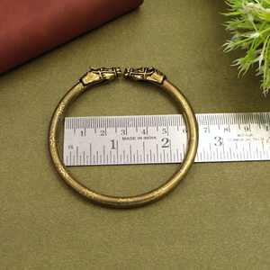 Brazalete Dorado Vintage Grabado en Latón, Joyería Tribal Minimalista Bohemia • Brazalete Unisex - Product Image 2