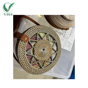 Descubre la bolsa de ratán Una opción sofisticada para fiestas vibrantes - Product Image 5