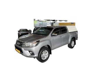 Toyota Hilux d'occasion blanche, modèle 2022, traction avant, boîte automatique, sièges en cuir, 5 places, régulateur de vitesse adaptatif, feux LED, Euro V, caméra 360°, 6 vitesses - Product Image 5
