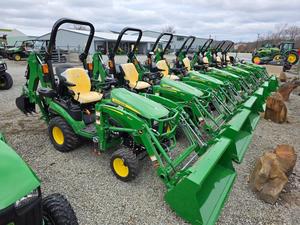 Tractor de Jardín John Deere 1025R Verde 4x4 Multifuncional - Product Image 1