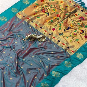 ผ้าซารีไหมเนื้อนุ่ม VASTRA COTTAGE ลาย Paithani พร้อมลายปักดิ้นทอง ขอบผ้าลายรูปนกยูงสีทอง พร้อมเสื้อผ้าลาย Brocade - Product Image 4