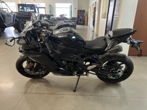 ประมูล-เสนอขาย 2026 รถมอเตอร์ไซค์ Ninjas ZX-4R ABS รุ่นดั้งเดิมใหม่เอี่ยม กำลังไฟ 1001-2000 วัตต์ ความเร็วสูงสุด >80 กม./ชม. พร้อมเงินดาวน์ - Product Image 3