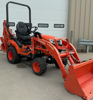 Tracteur compact 4x4 avec chargeur et pelle rétrocaveuse, mini-tracteur Kubota BX23S avec chargeur à attache rapide et godet à fixation par broches, prêt à l'exportation.