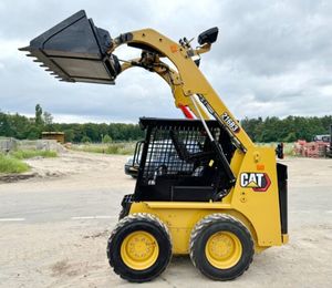 Caterpillar CAT 216B3 Skid Steer Loader Machine de construction compacte avec attelage rapide hydraulique et capacité de levage élevée - Product Image 5