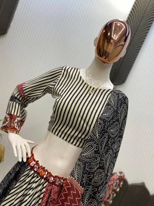 Lễ Hội Đặc Biệt Gujrati Truyền Thống Thiết Kế Gagra Choli Với Thiết Kế Mul Cotton In Duptta Độc Quyền Dân Tộc Mặc Phụ Nữ - Product Image 5