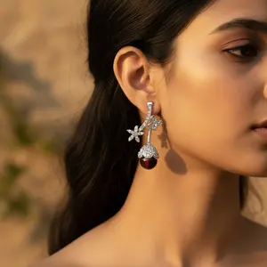 Boucles d'oreilles pendantes en argent avec pierres précieuses rouges et motifs floraux pour femmes - Product Image 3