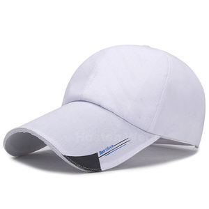 Casquette en maille de polyester avec couronne structurée, tissu à séchage rapide et visière flexible, adaptée aux sports de plein air - Product Image 3