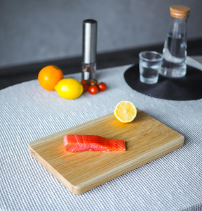 Planche à découper en bois massif de qualité supérieure, écologique, durable, planche à découper en bois naturel pour la cuisine, passe au lave-vaisselle pour un usage quotidien - Product Image 1