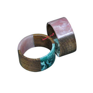 Brazaletes de madera y resina multicolores hechos a mano, joyería para mujer, diseño personalizado elegante para uso diario o de fiesta a la moda - Product Image 2
