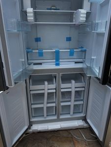 Réfrigérateur américain à double porte avec congélateur supérieur, idéal pour usage commercial ou domestique, en promotion à prix modérés - Product Image 2
