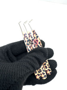 Vente chaude pince à cils d'isolation droite professionnelle en acier inoxydable plaqué or conception Durable cils d'impression de guépard - Product Image 5