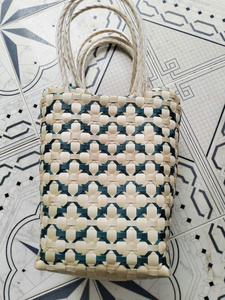 Bolsa tejida de plástico ecológica Diseño vibrante para compras de comestibles y actividades al aire libre - Product Image 3