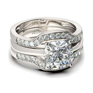 Ensemble de bagues de fiançailles Jeulia en argent sterling à trois pierres taillées en coussin - Product Image 2