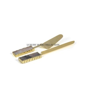 Cuchillo para servir pasteles de metal con acabado antiguo con diseño lujoso perfecto para bodas y ocasiones formales - Product Image 6