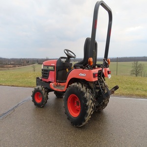 Compre un tractor compacto Kubota de primera calidad, entrega rápida, venta al por mayor, perfecto para granjas, jardines y trabajos de paisajismo, potencia confiable - Product Image 5
